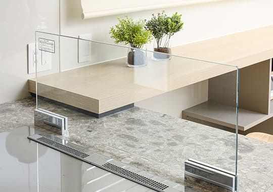 ガラススクリーン